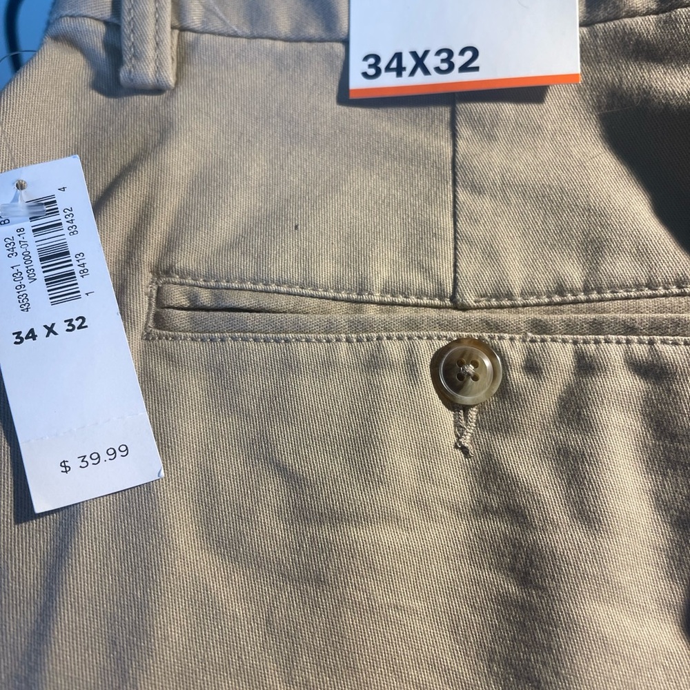 New with Tags mens Old Navy straight leg khakis 34x32